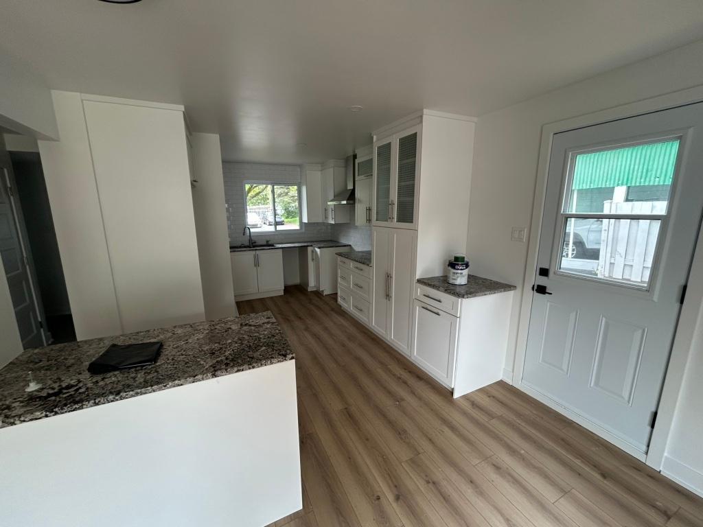 🏡 Superbe Semi-Détaché à Louer – Entièrement Rénové | 3 Chambres | St-Eustache 📍 290 rue Théorêt, St-Eustache 💰 2250 $ / mois