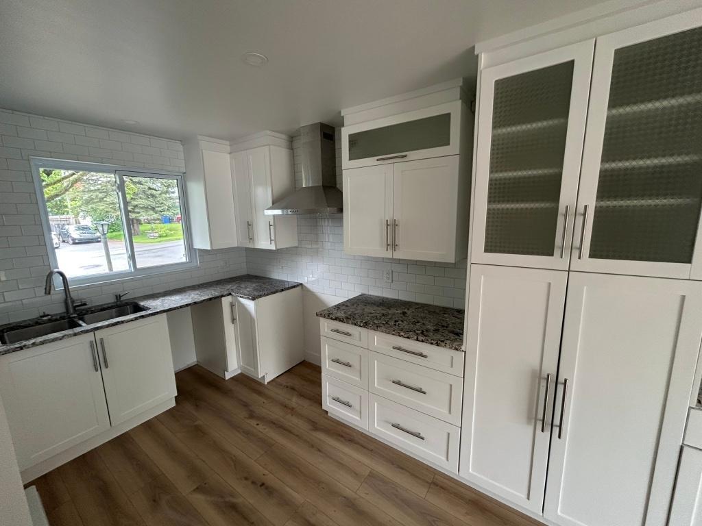 🏡 Superbe Semi-Détaché à Louer – Entièrement Rénové | 3 Chambres | St-Eustache 📍 290 rue Théorêt, St-Eustache 💰 2250 $ / mois