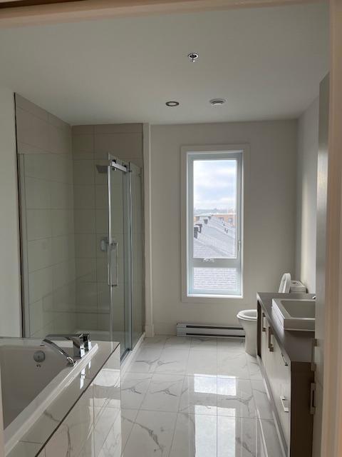 Grand Condo 4 1/2 à louer avec 5 Électro