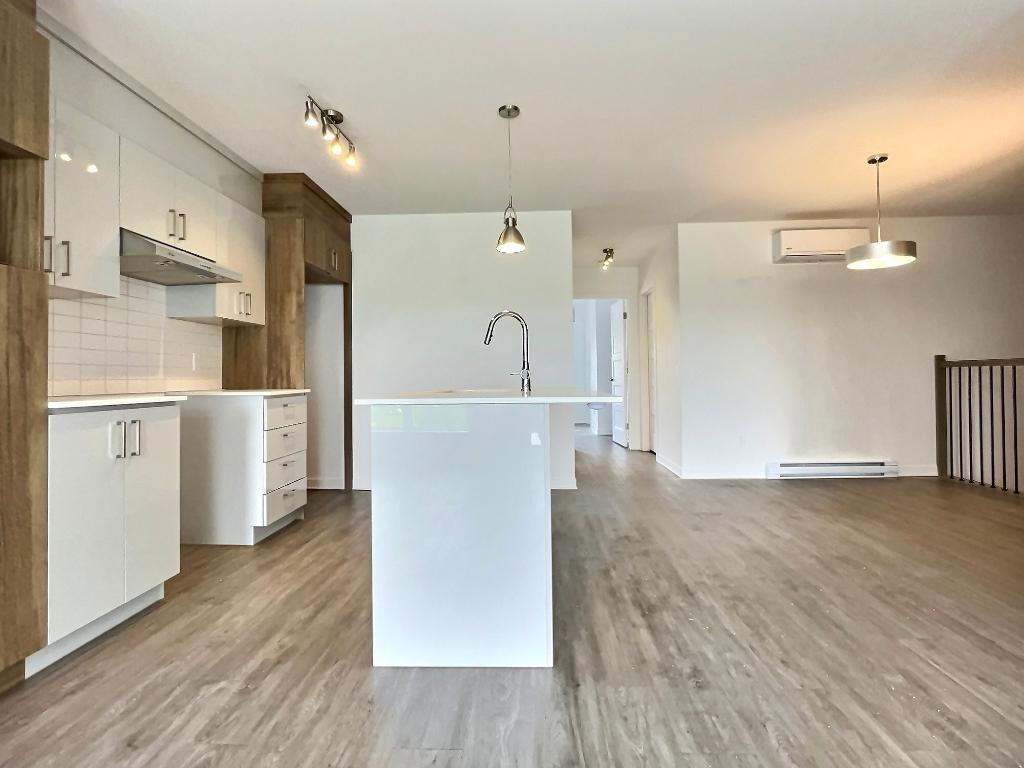 Condo 4 ½ Gare Ste-Rose Laval – 2 chambres, 2 salles de bain – 1 302 pi² – Garage inclus