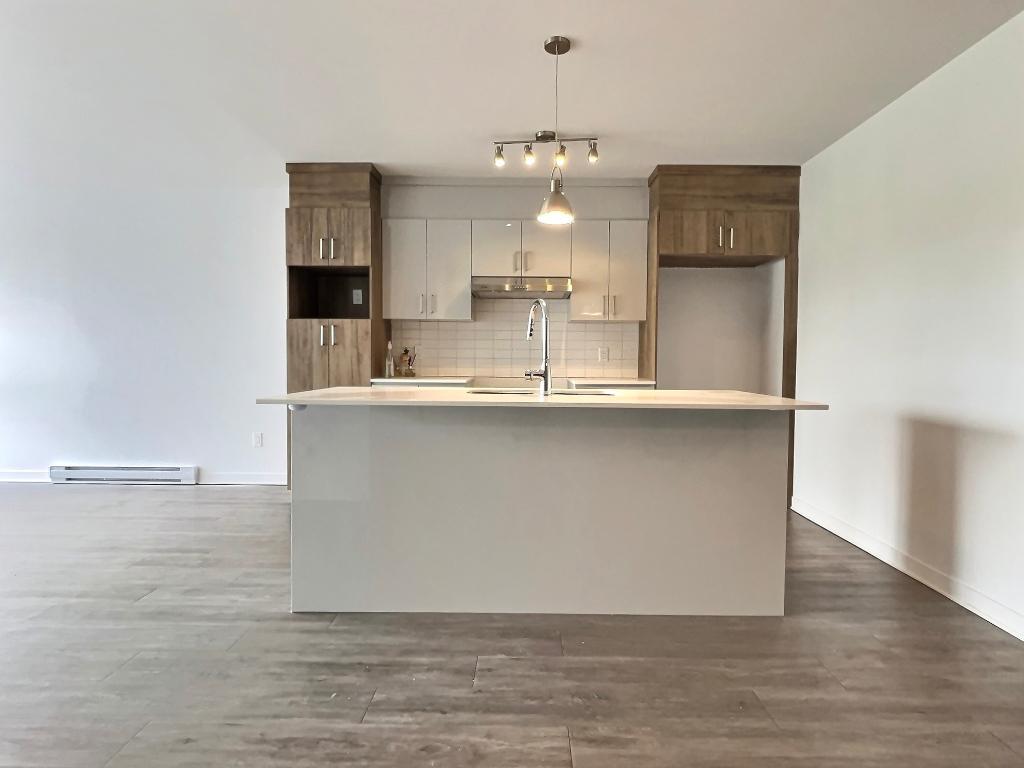 Condo 4 ½ Gare Ste-Rose Laval – 2 chambres, 2 salles de bain – 1 302 pi² – Garage inclus