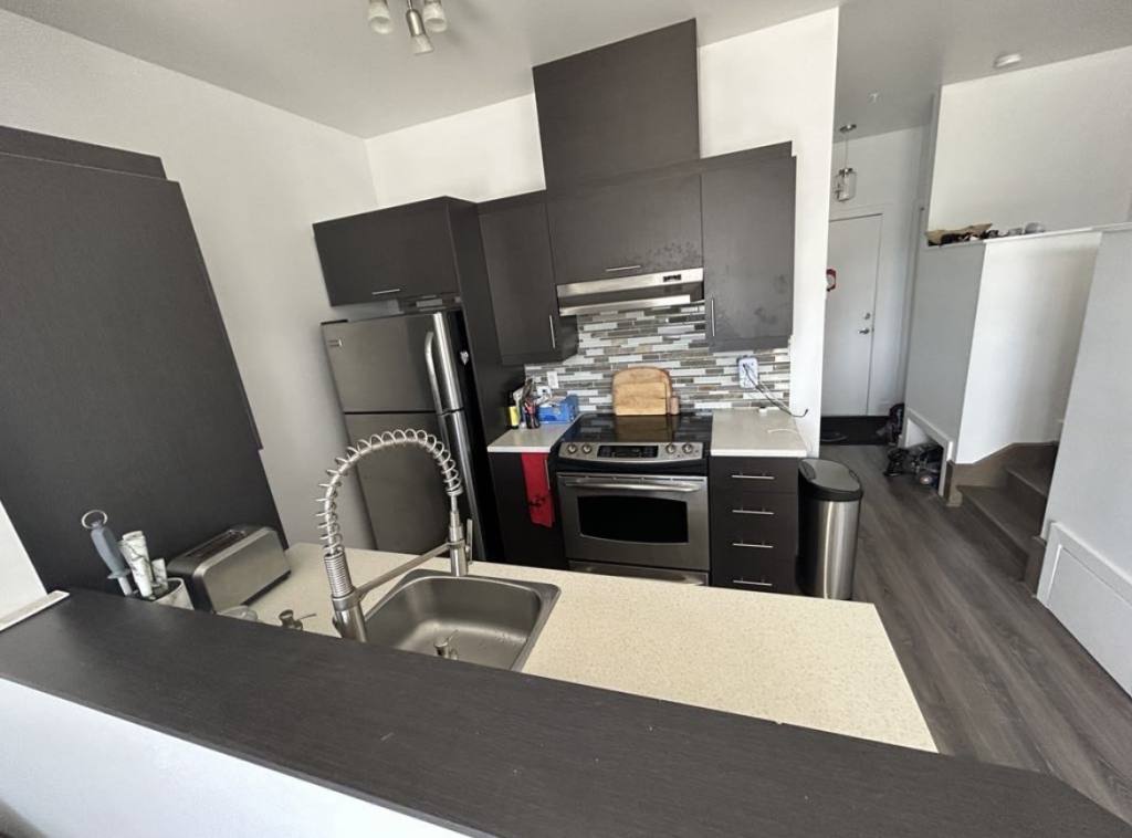TRÈS BEAU CONDO 3 1/2 À LOUER