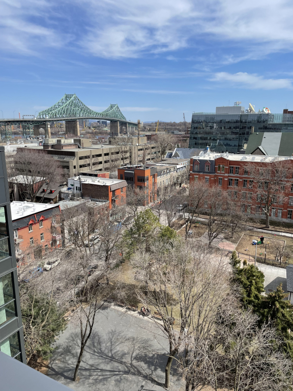 Condo Avec Vue , Face à Un Parc