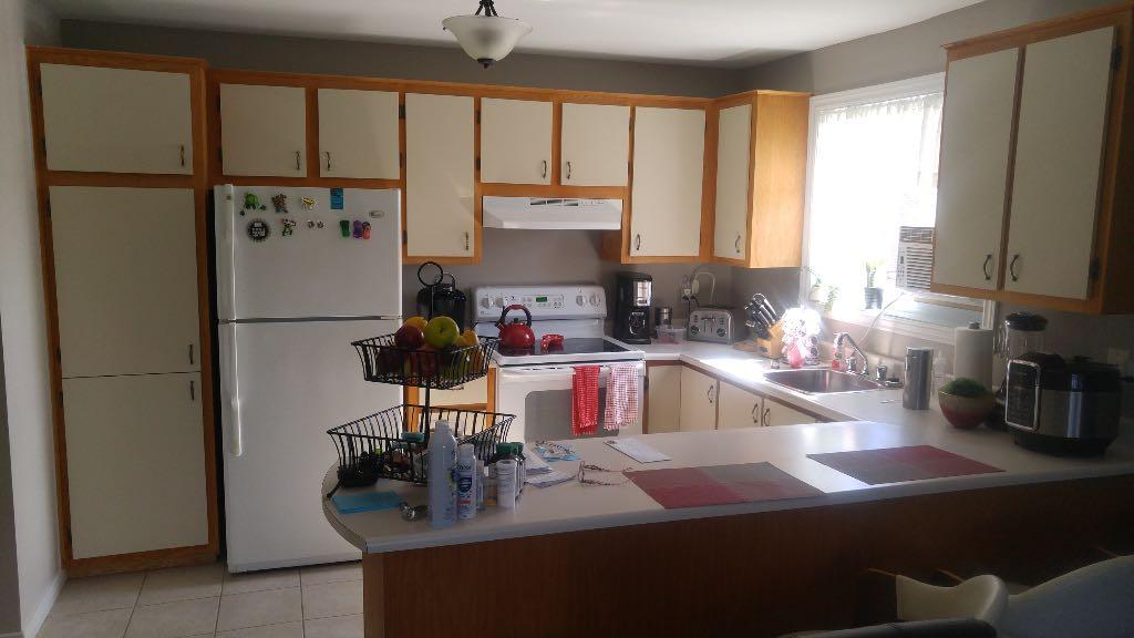 BOISBRIAND, PRÈS DU FAUBOURG, 6 1/2 ,GARAGE, FOYER 3 CHAMBRES + , 1 GRANDE PIÈCE AU SOUS-SOL , LOKER et STATIONNEMENTS