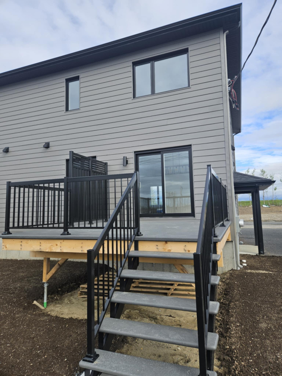 Grand Logement 7½ Avec Cour Arrière