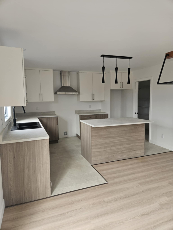 Grand Logement 7½ Avec Cour Arrière