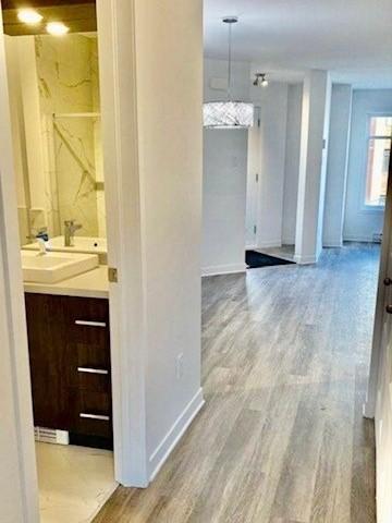 CONDO TRIPLEX 4,5 Dans Un Secteur Recherché de Laval ! (avec stationnement)