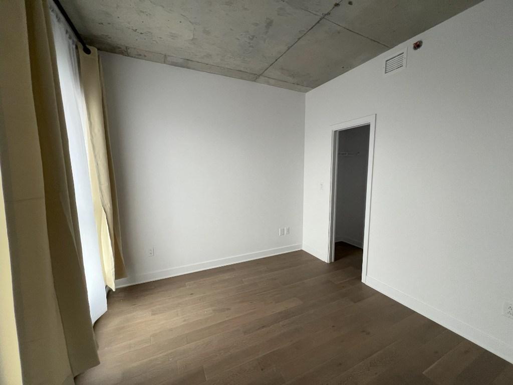 Condo 4 1/2 neuf avec garage, face au metro Frontenac