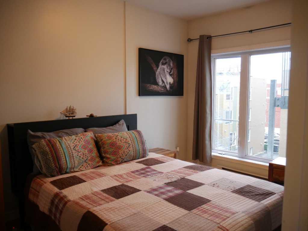 Appartement style condo 4 1/2 3e étage avec terrasse sur le toit