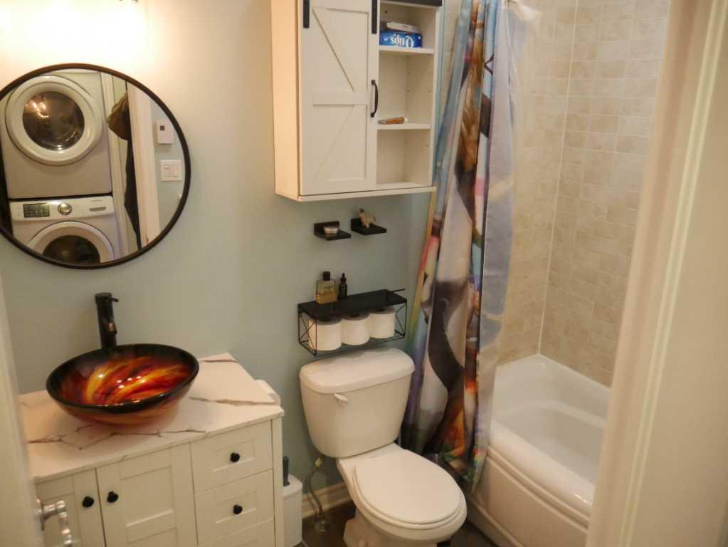 Appartement style condo 4 1/2 3e étage avec terrasse sur le toit