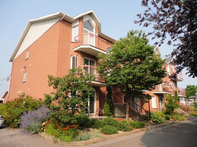 Grand 4 1/2 style condo à louer à Ste-Thérèse