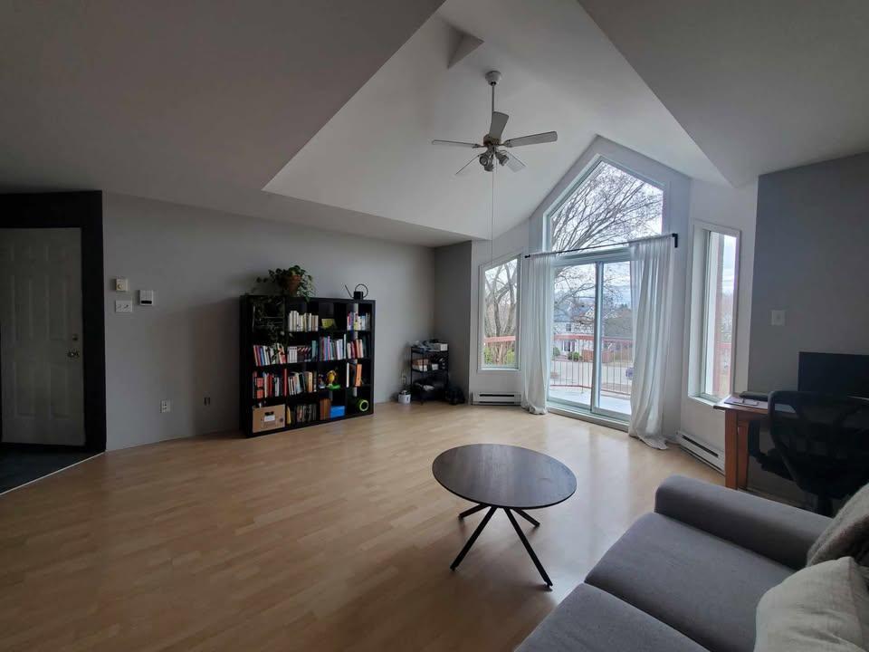 Grand 4 1/2 style condo à louer à Ste-Thérèse