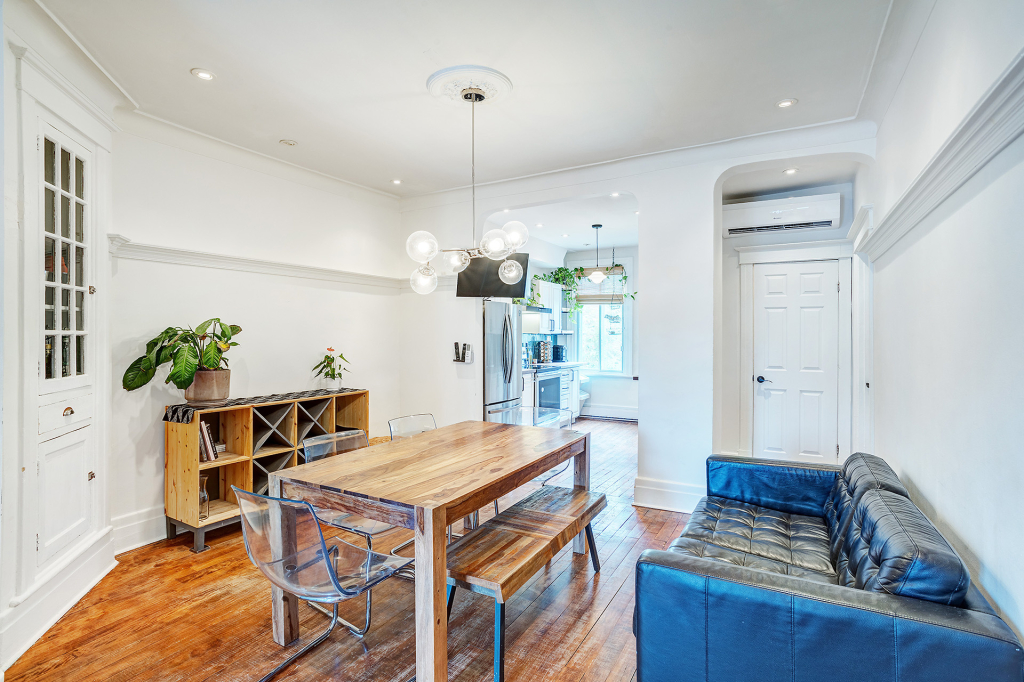 3 BEDROOM APARTMENT NDG W/ BASEMENT YARD