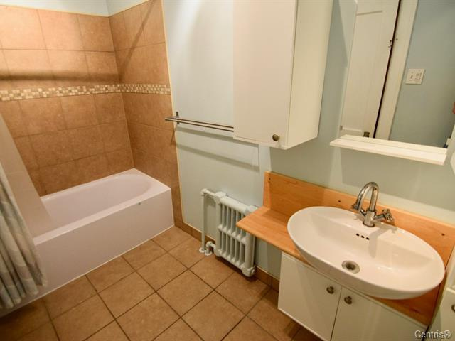 Beau RDC, Village Monkland, Metro -7 Min