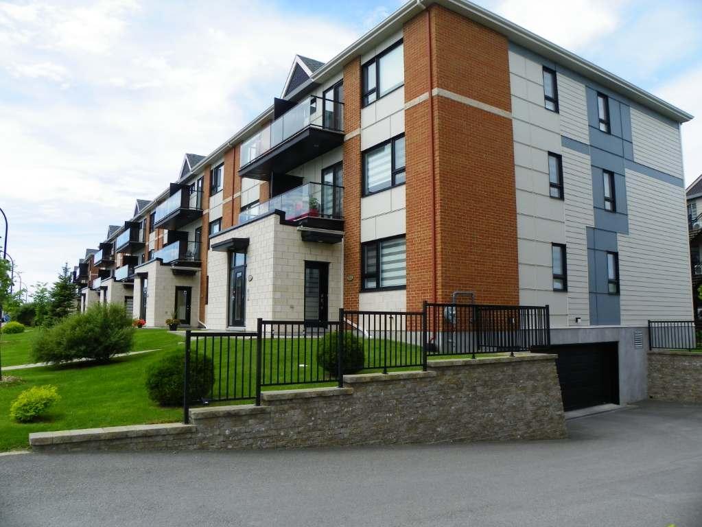 À louer codo avec deux chambres ,statiennement au garage et rangement à Pointe aux Trembles