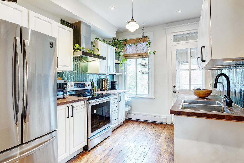 3 BEDROOM APARTMENT NDG WITH BASEMENT STORAGE AND YARD