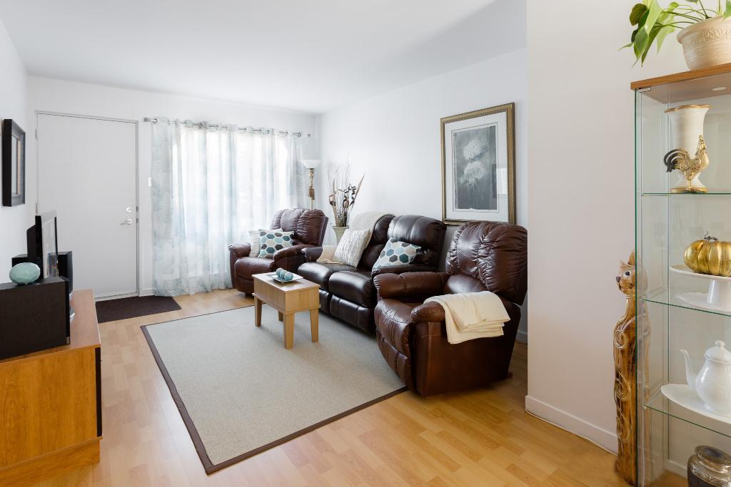 4 1/2 à Lévis, près du Cégep - Stationnement - Balcon