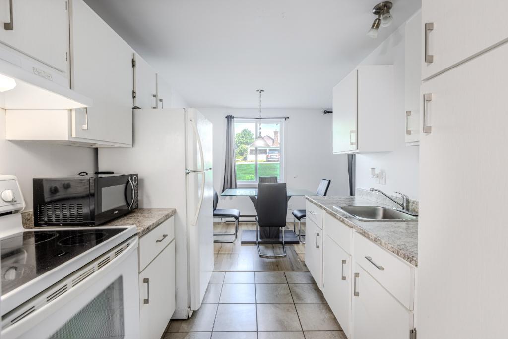 Grand 4 1/2 chauffé/éclairé + stationnement - Lévis