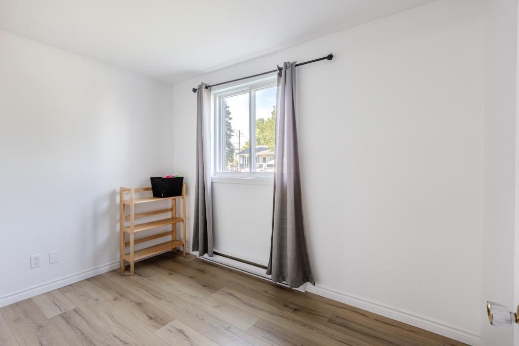 Grand 4 1/2 chauffé/éclairé + stationnement - Lévis