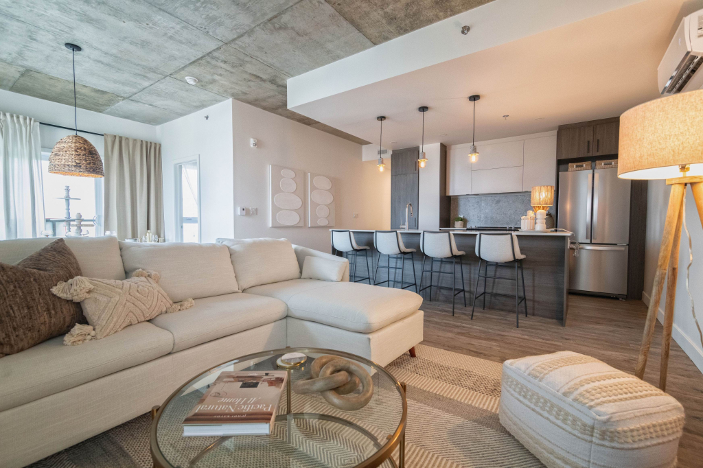 Condos Avec Garage, Eau Chaude, électros