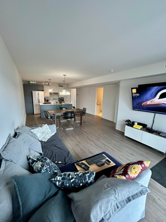 Grand Condo 4 ½ GARAGE DOUBLE 1e Juillet