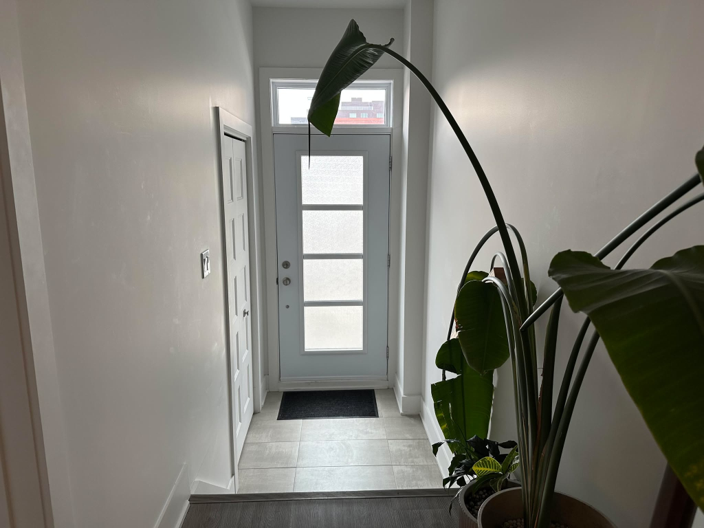Grand Condo 4 ½ GARAGE DOUBLE 1e Juillet