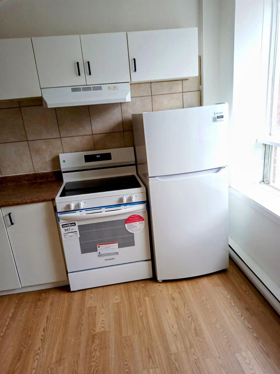 Immeuble - 103-105 King Est Studio à Louer – 1 ½ Lumineux – Centre-ville De Sherbrooke