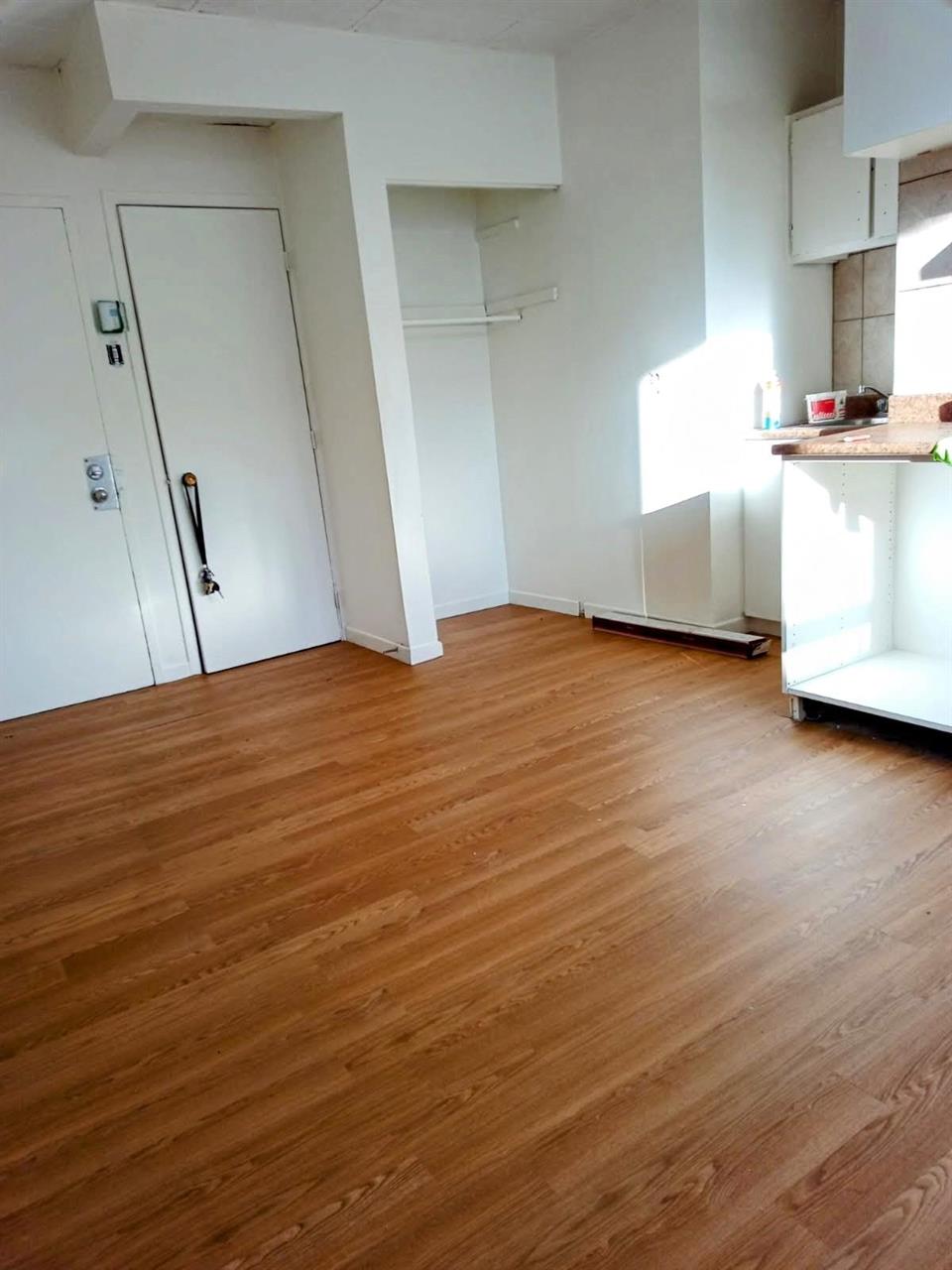 Immeuble - 103-105 King Est Studio à Louer – 1 ½ Lumineux – Centre-ville De Sherbrooke