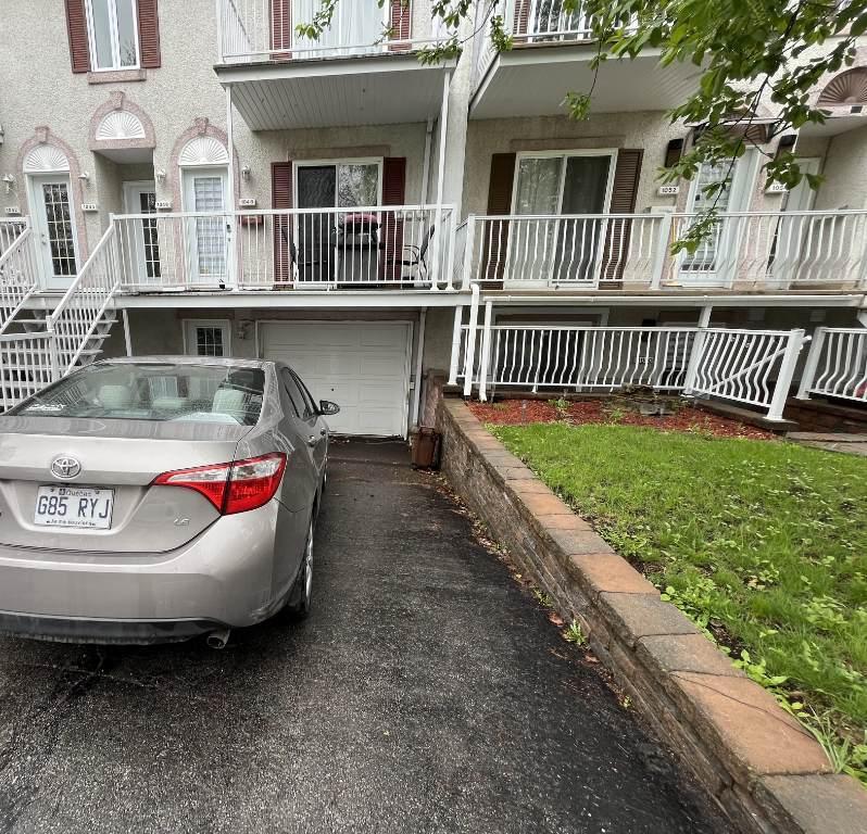 Appartement à louer d'une CAC avec un très grand garage.