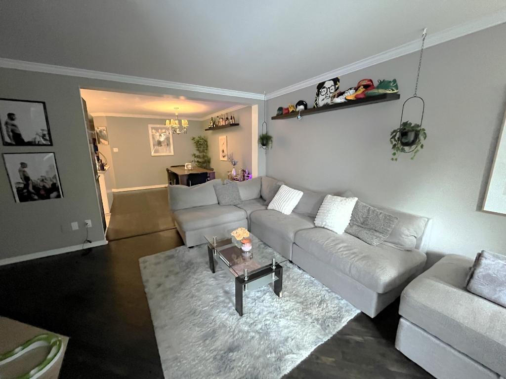 Appartement à louer d'une CAC avec un très grand garage.