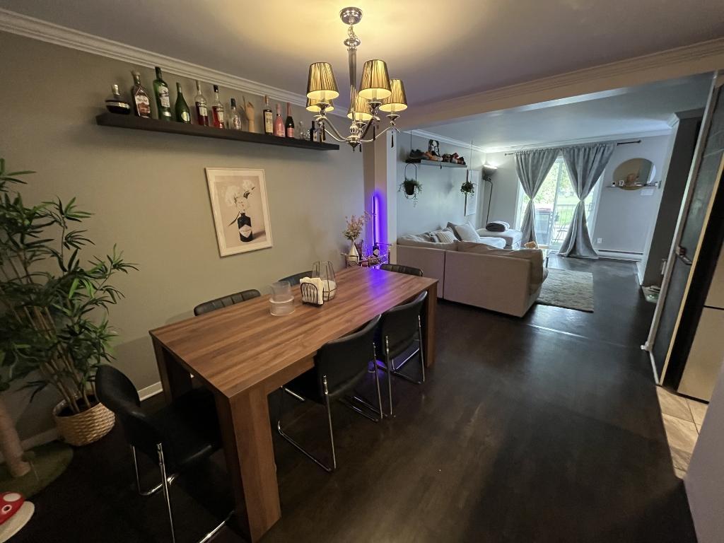 Appartement à louer d'une CAC avec un très grand garage.