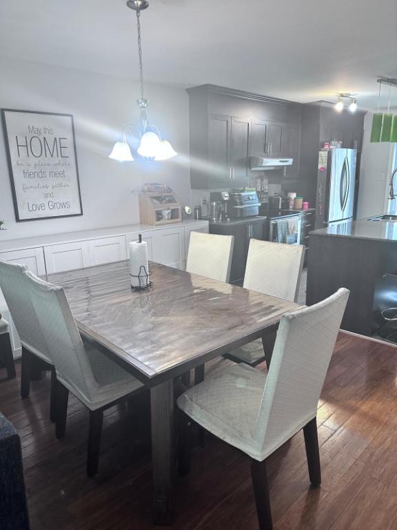 À LOUER – Semi-détaché 4 chambres, 2.5 SDB – Bois-des-Filion – 2 350 $ / mois