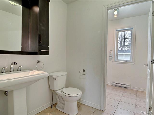 À LOUER – Semi-détaché 4 chambres, 2.5 SDB – Bois-des-Filion – 2 350 $ / mois