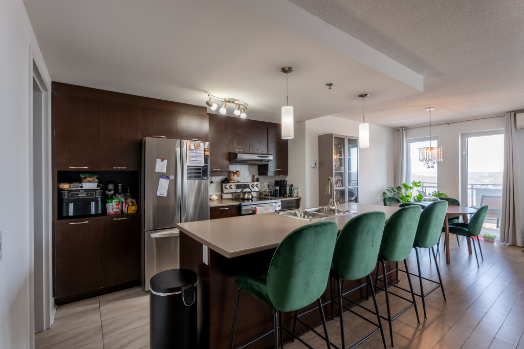Condo 41/2 Spacieux Et Lumineux