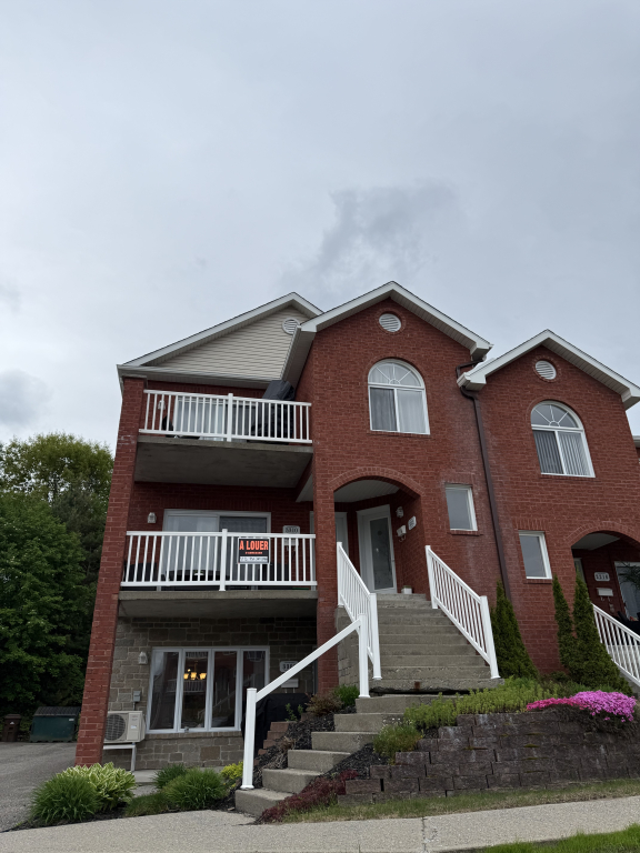 Condo 4 1/2 Dans Un Cul-de-sac