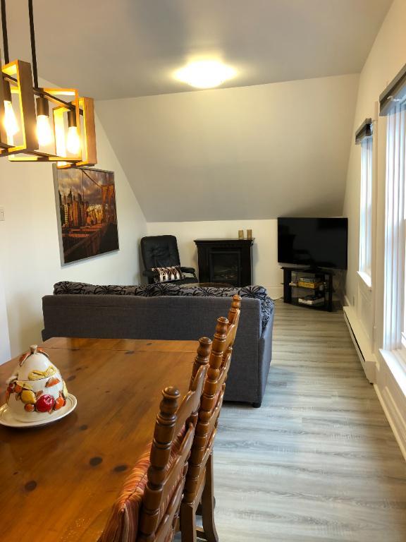condo rénové 4.5 a louer au coeur du village de Sutton