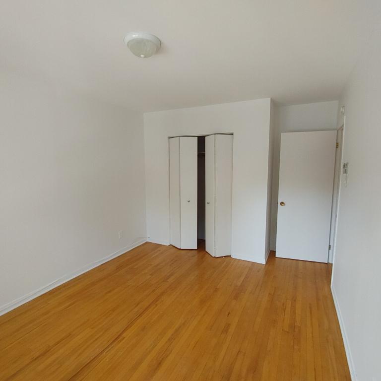 Grand appartement 3 ½ à louer – Rosemont. Spacieux 3 ½ situé au rez-de-chaussée