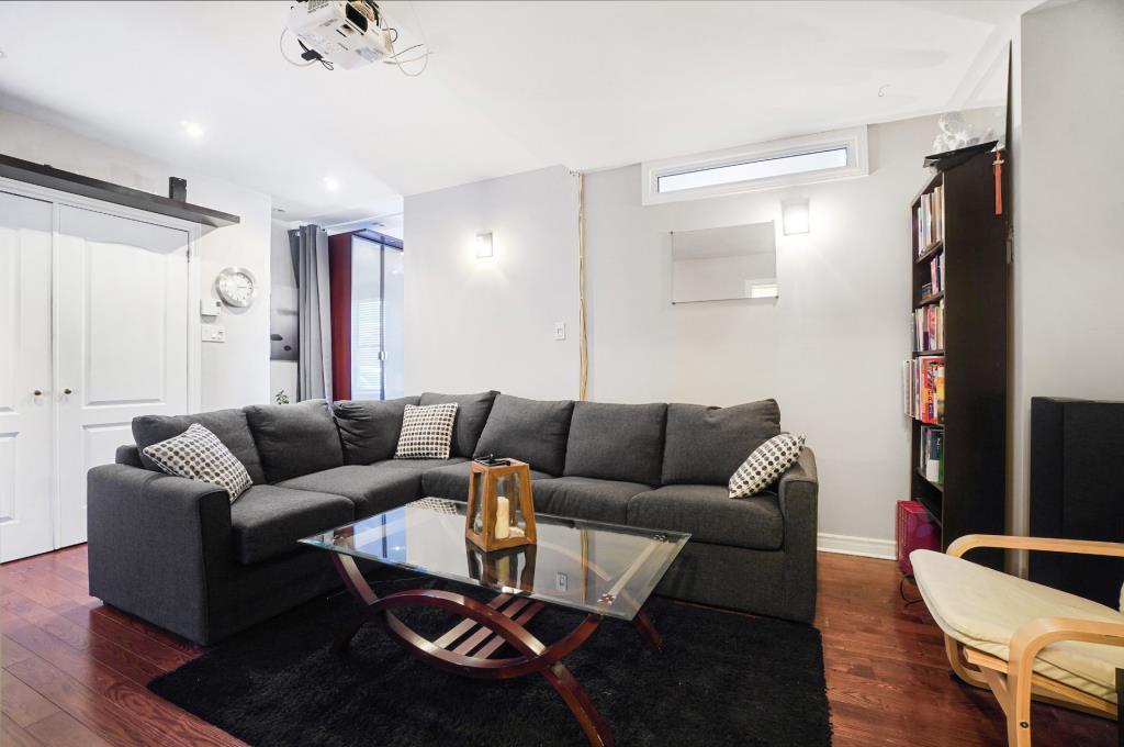 3 1/2 apartment Montreal, Ville-Marie. Roof top Terrasse. Laveuse/Sécheuse A/C.