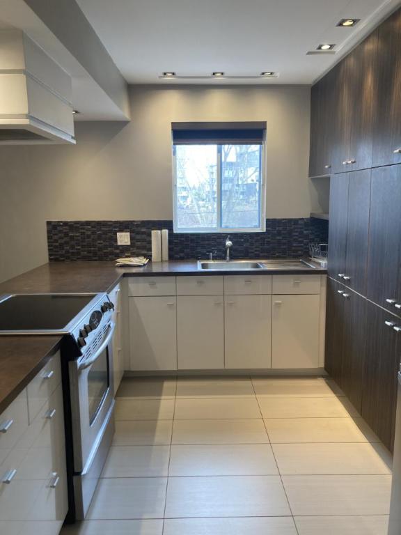 4 1/2 - Laval (Laval-des-rapides) - 1 900 $/mois