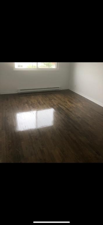 Large 2 balcony 5 1/2, 3 bed room, semi detached upper duplex, in the quiet part of Chomedey, Laval