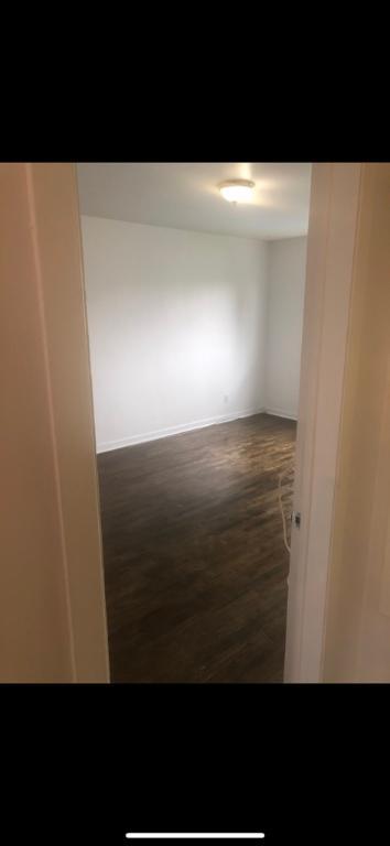 Large 2 balcony 5 1/2, 3 bed room, semi detached upper duplex, in the quiet part of Chomedey, Laval