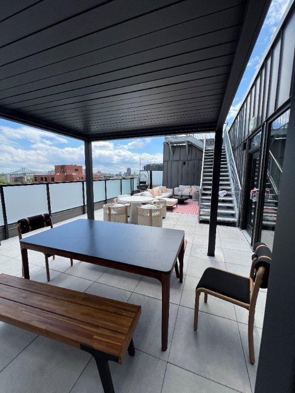 Superbe condo deux chambres avec stationnement intérieur. 50% pour le mois de juin.
