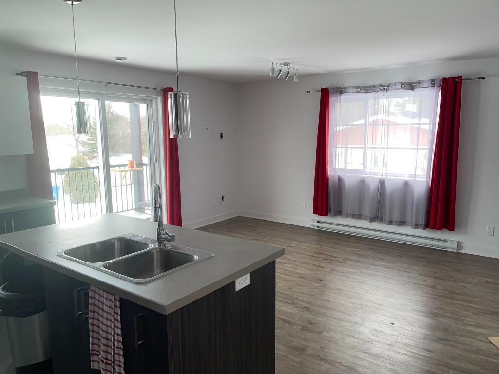 condo 4 1/2 a louer
