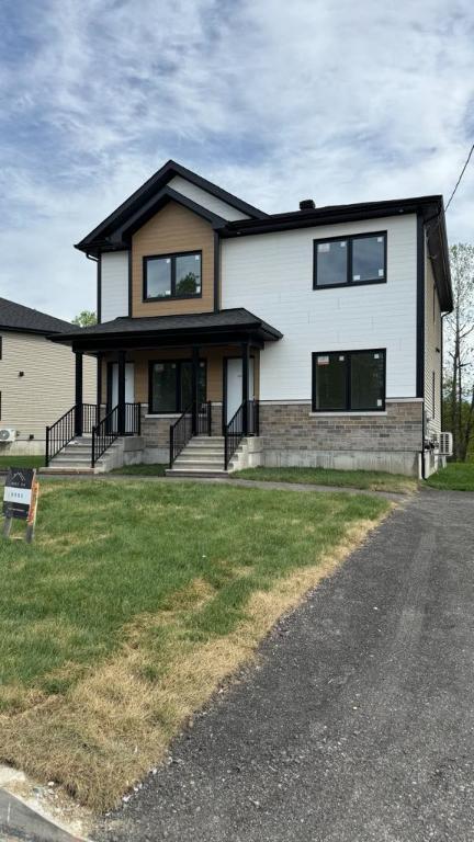 1 mois gratuit - 4 1/2 - DUPLEX - Construction neuve à Sherbrroke 1er juillet