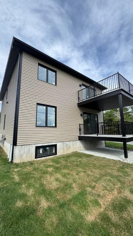 1 mois gratuit - 4 1/2 - DUPLEX - Construction neuve à Sherbrroke 1er juillet
