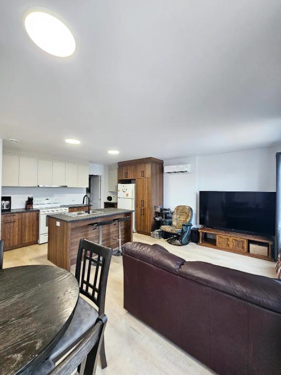 3 ½ À LOUER – Disponible 1er juillet - 1100$ animaux acceptés