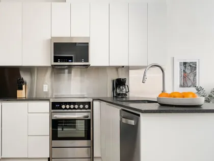 1 room apartment of 76 m² in Montreal