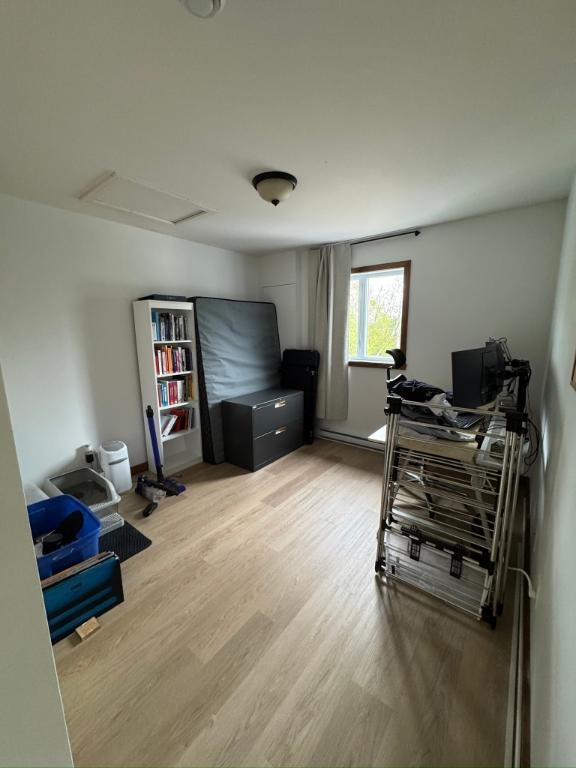 Grand 4 1/2 dans un duplex