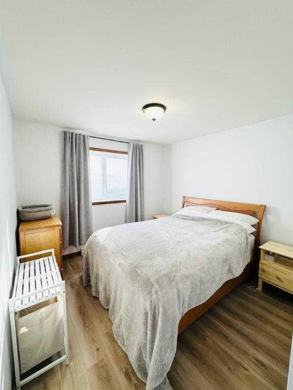 Grand 4 1/2 dans un duplex