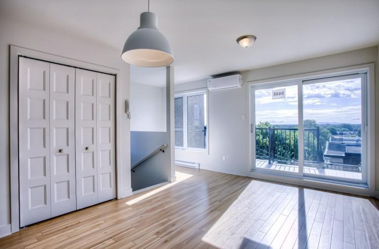APPARTEMENT 4 1\2 + STATIONNEMENT DÉNEIGÉ + GRAND BALCON